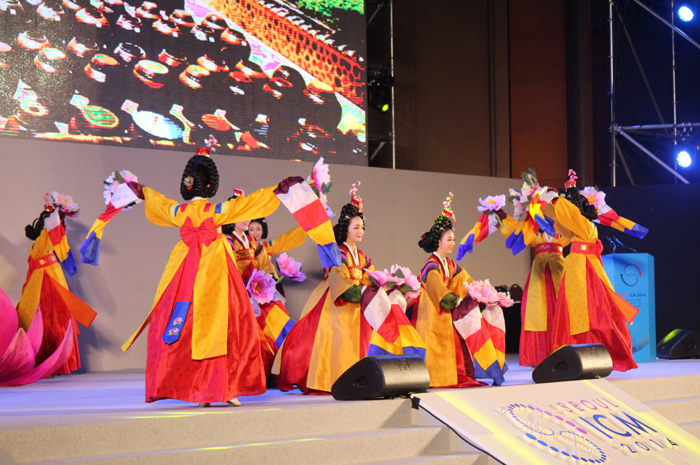 分かち合いの祭典「2014国際数学者会議ソウル大会」が開幕 : Korea.net